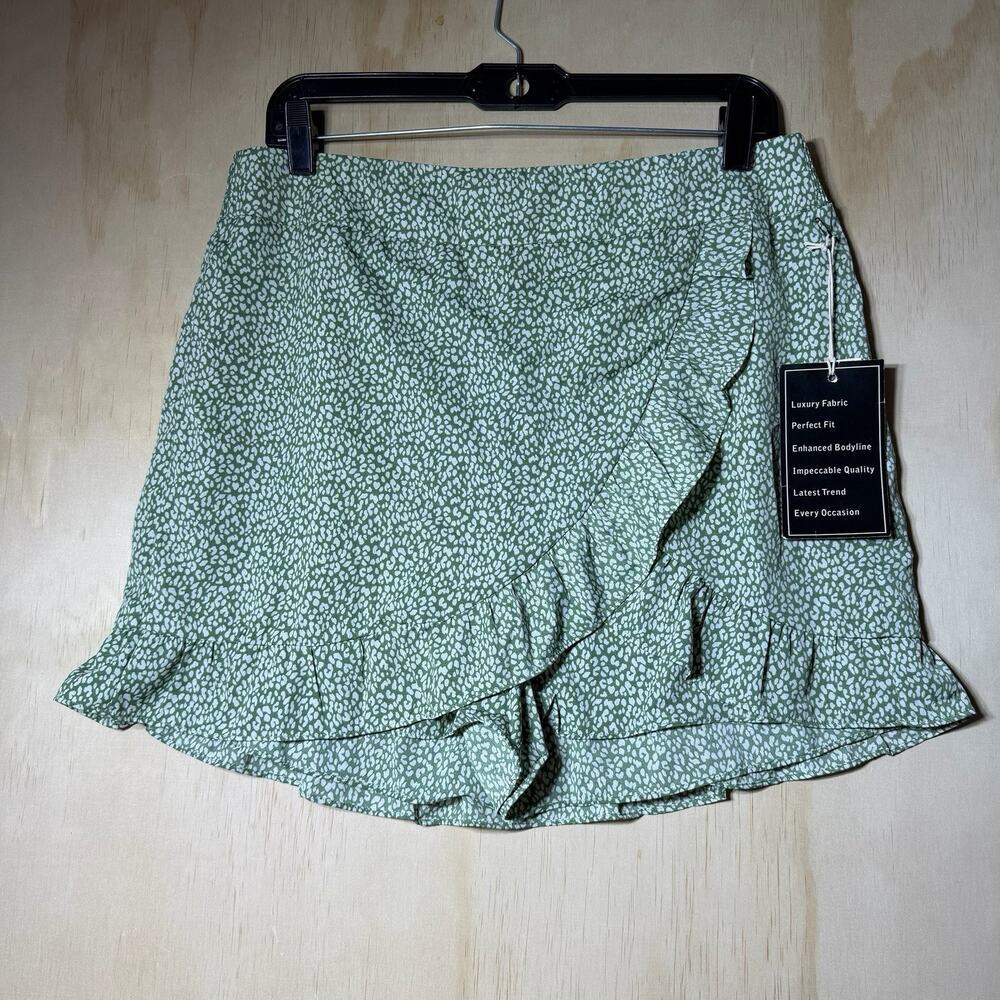 HAVE Womenโs Skort Large Green Ruffle Wrapโ Look Elastic Waist NWT